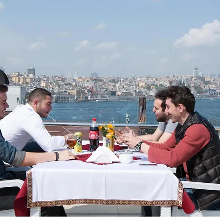 Sirkeci Emek מלון 2*