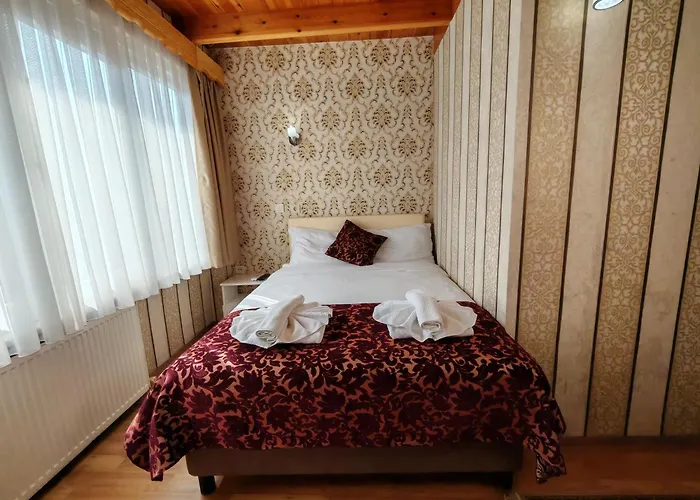 Sirkeci Emek Hotell 2*