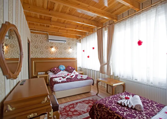 Sirkeci Emek Hotell 2*